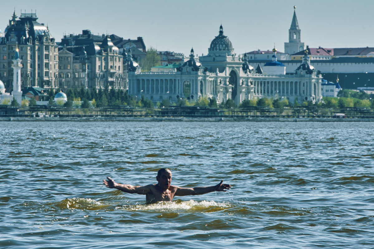 На берегу реки отдохнули молодые россияне онлайн