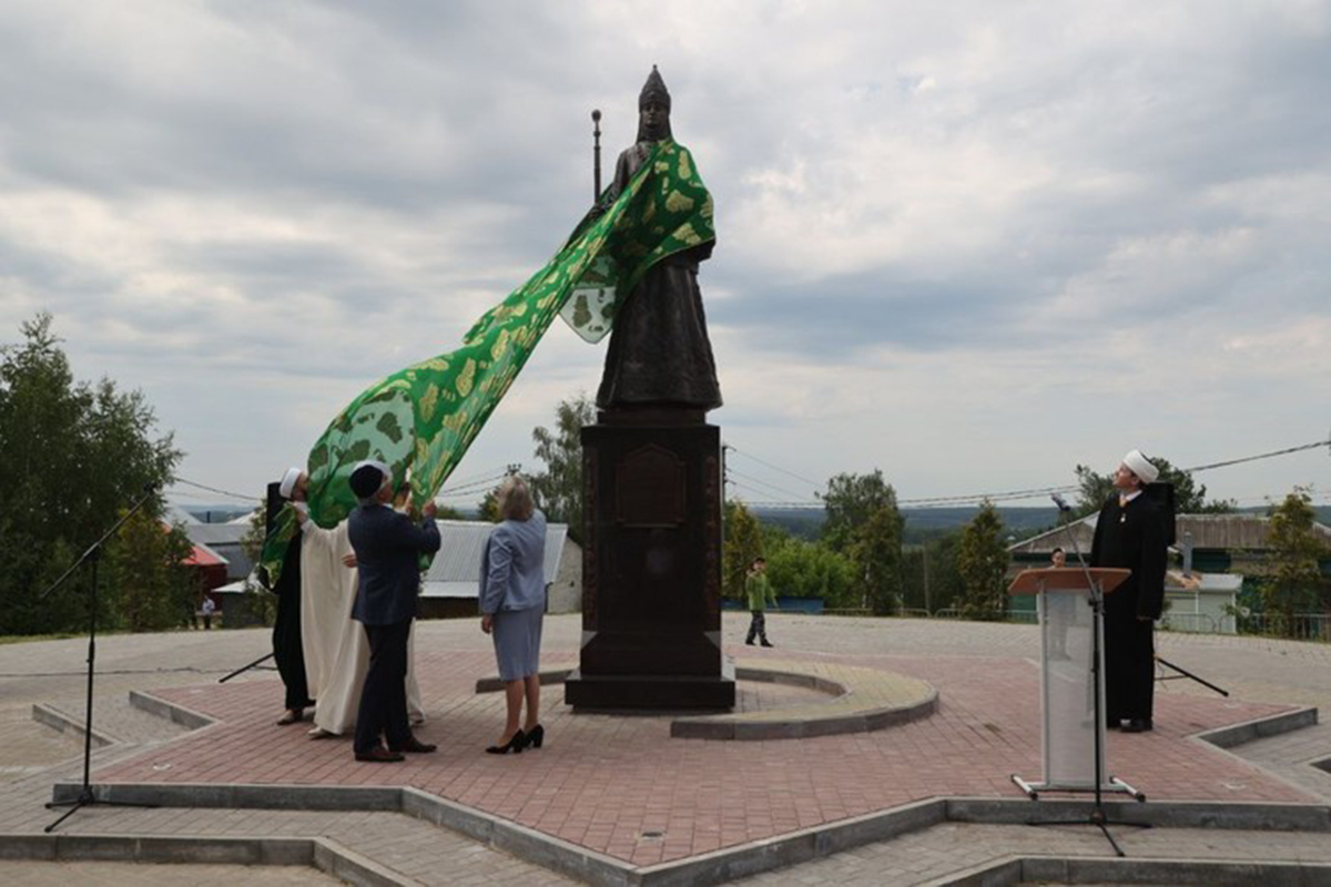 77. В Касимове открыли памятник Сююмбике.