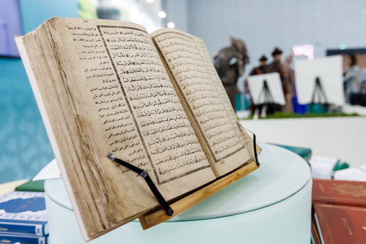 <strong>12. Копию Корана Усмана передали в музей в Болгаре</strong>