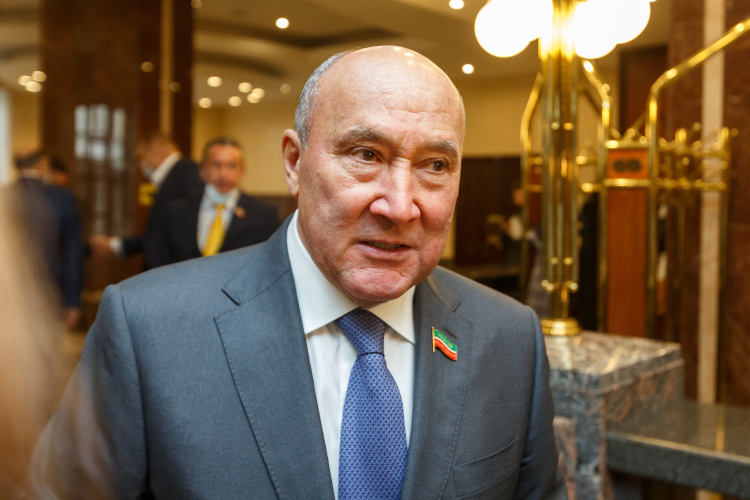 Госсовета РТ принял первый законопроект от нового спикера Марата Ахметова: татарской эстраде запретили «фанеру»