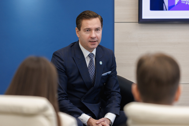 Владимир Леонов