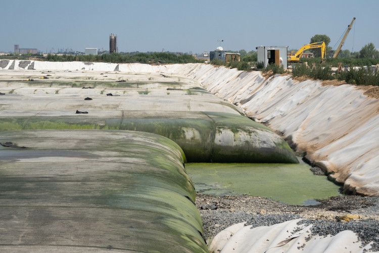 «Ядран-Строй» судится с «субчиком» из-за непоставки материалов для засыпки иловых полей