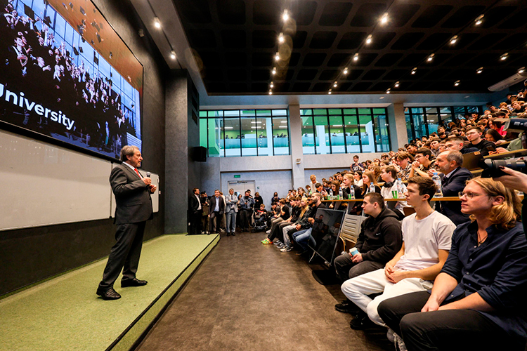 Эррол Маск в Казани