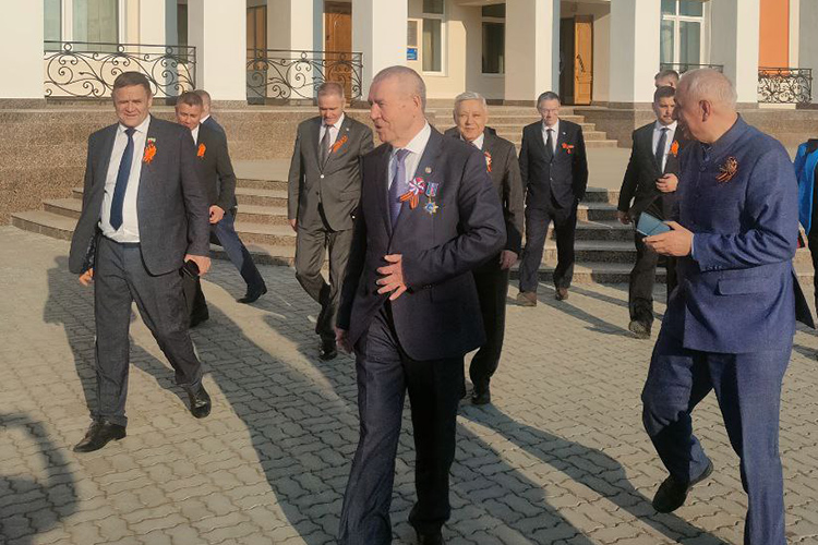 Перестановки глав в районах