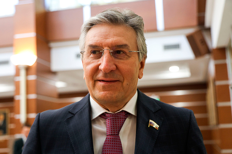 10. Айрат Фаррахов &mdash; депутат Госдумы, 58 лет