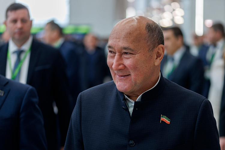 1. Марат Ахметов &mdash; и. о. председателя Госсовета РТ, 71 год