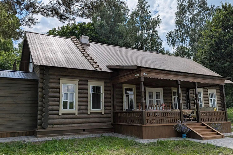 В Ленино-Кокушкино отремонтировали флигель усадьбы, где жил Владимир Ленин