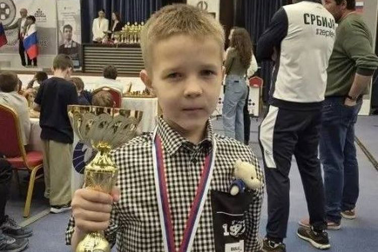 Казанский школьник стал чемпионом мира по шахматам, а школьница — по шашкам